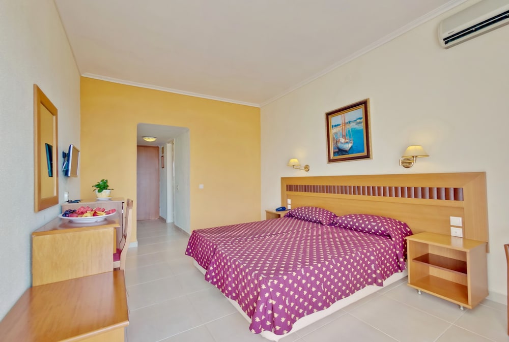 Standard Double or Twin Room, Sea View photo 2