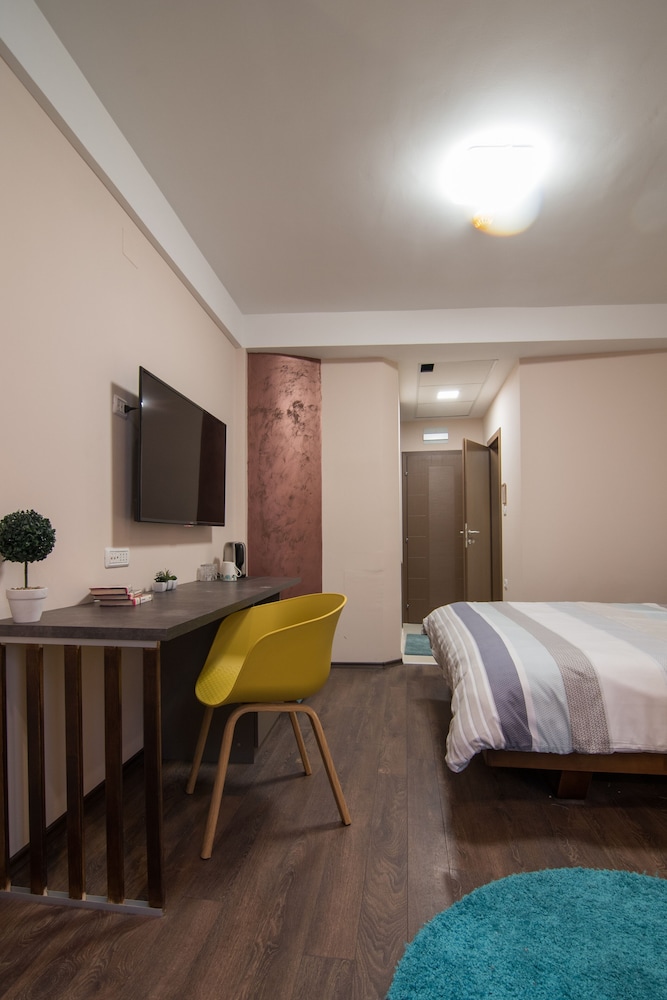 Deluxe Double Room - Photo 16