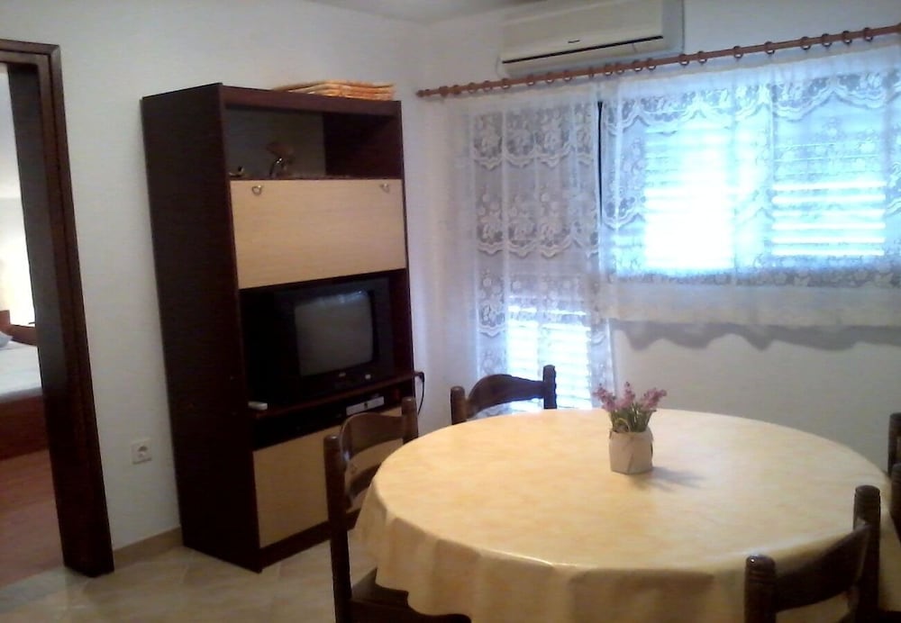 Apartment (Darko - 100m from sea - A1 JEDNOSOBNI)