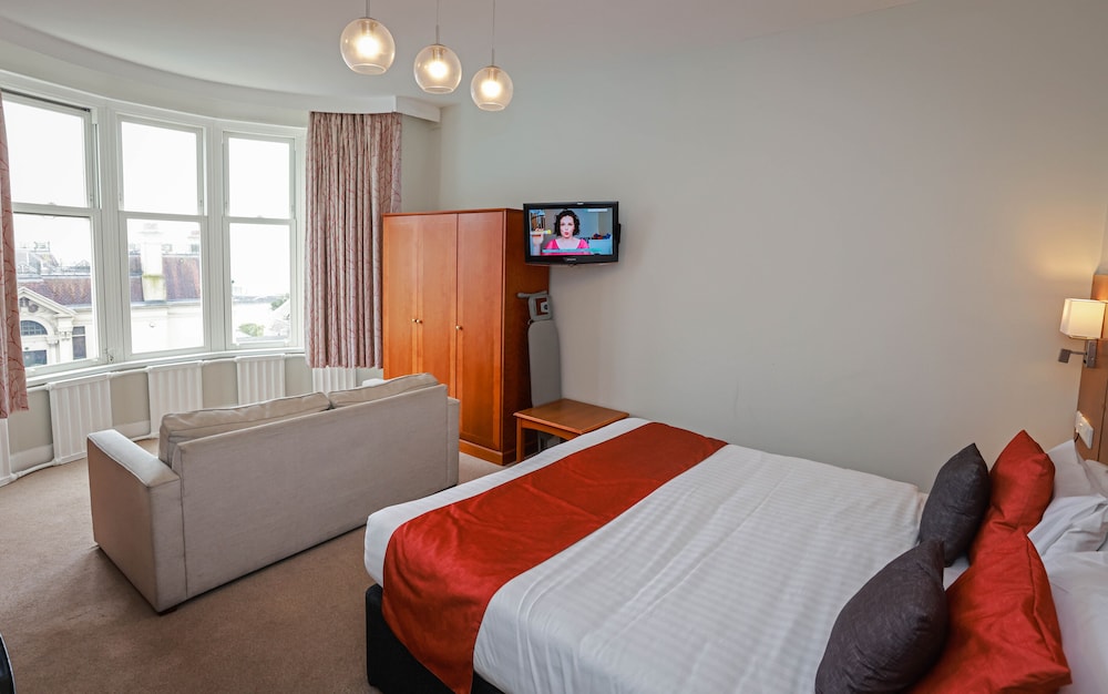 Large Double or Twin Room, Sea View (Not Dog Friendly) - Photo 1