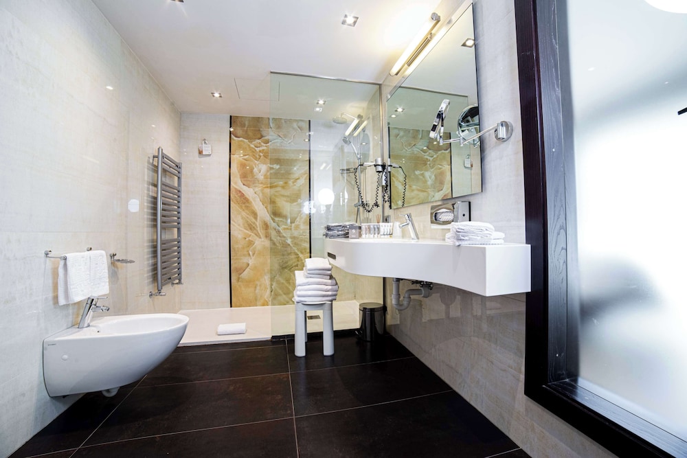 Junior Studio Suite, Hot Tub, City View (Spa access), photo 6