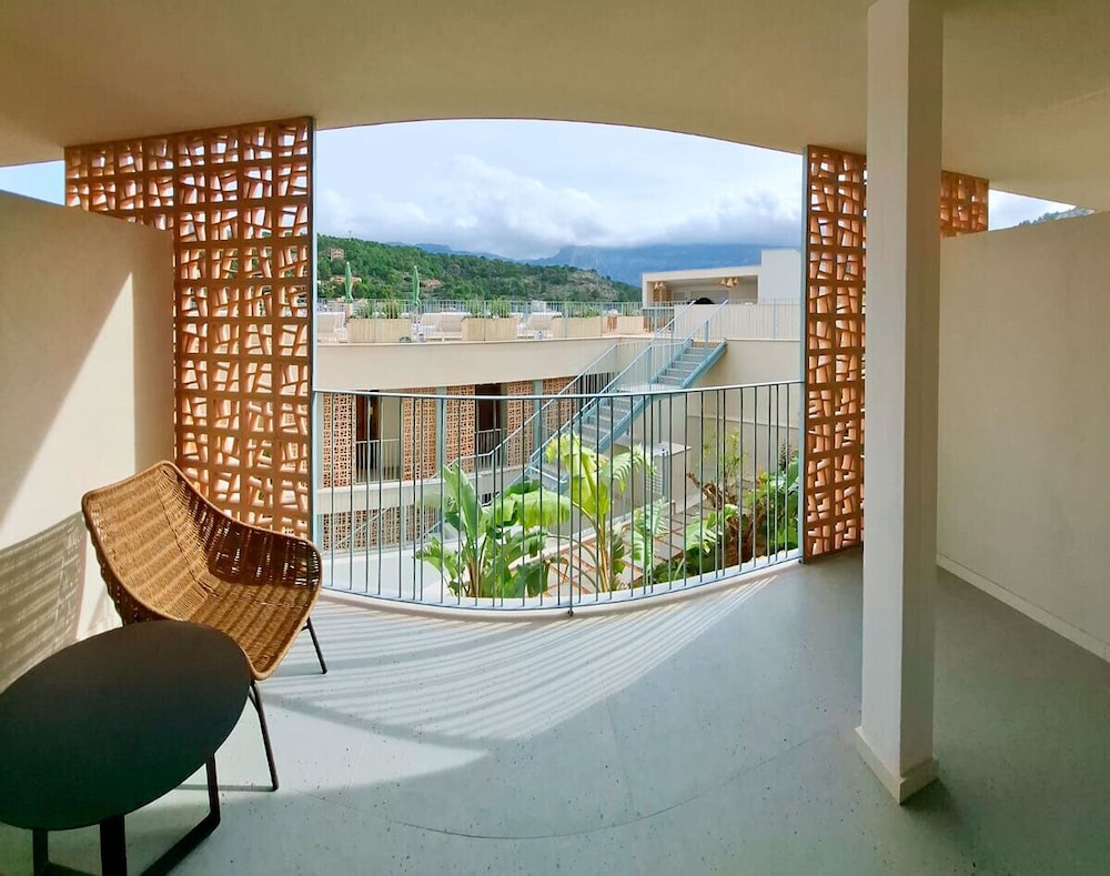 Deluxe Double Room, Balcony, Mountain View - Photo 5