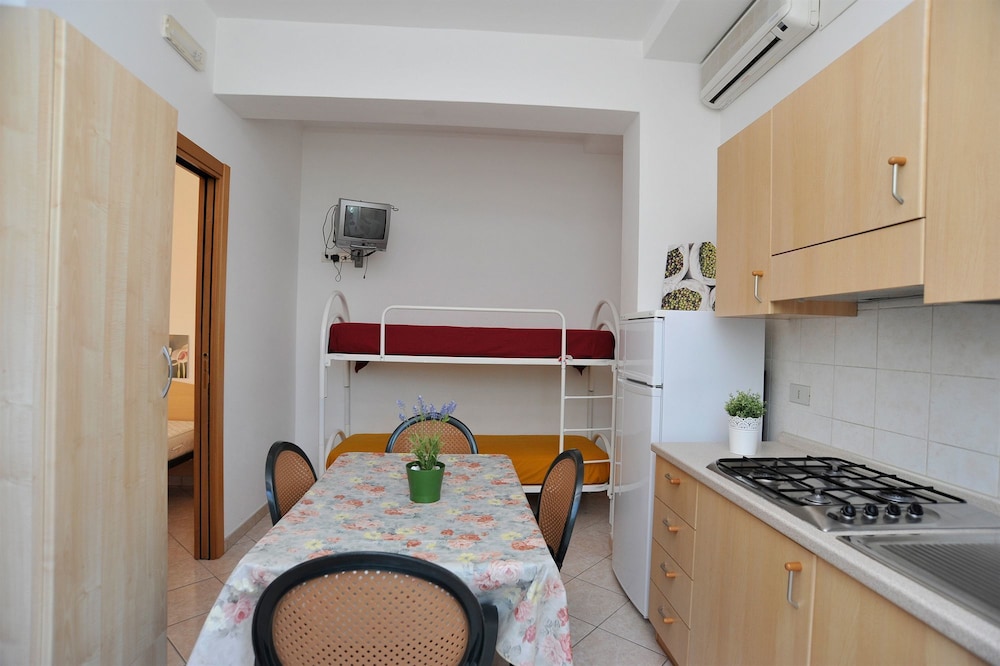 Studio, 1 Double Bed, Kitchenette, Garden View photo 3
