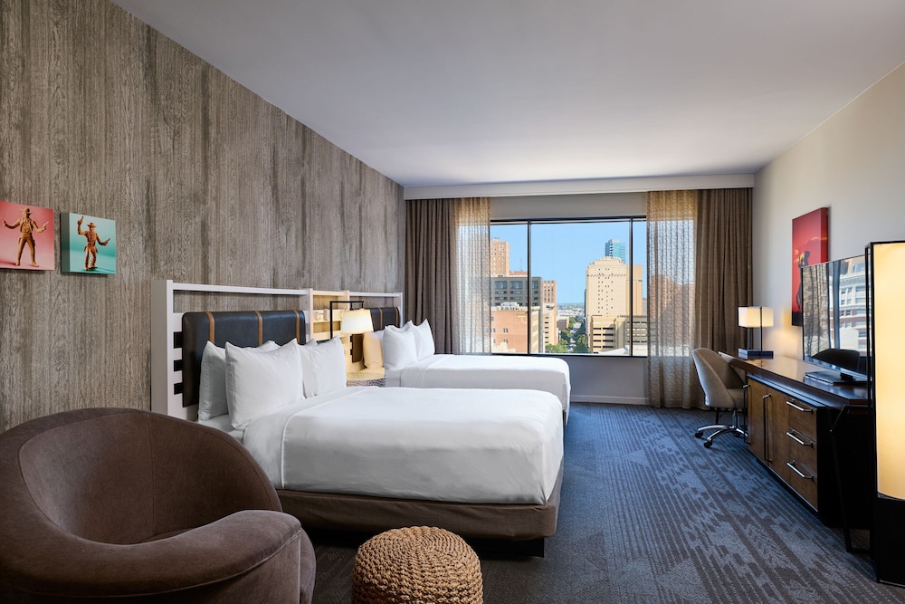 Club Room, 2 Queen Beds - Photo 6