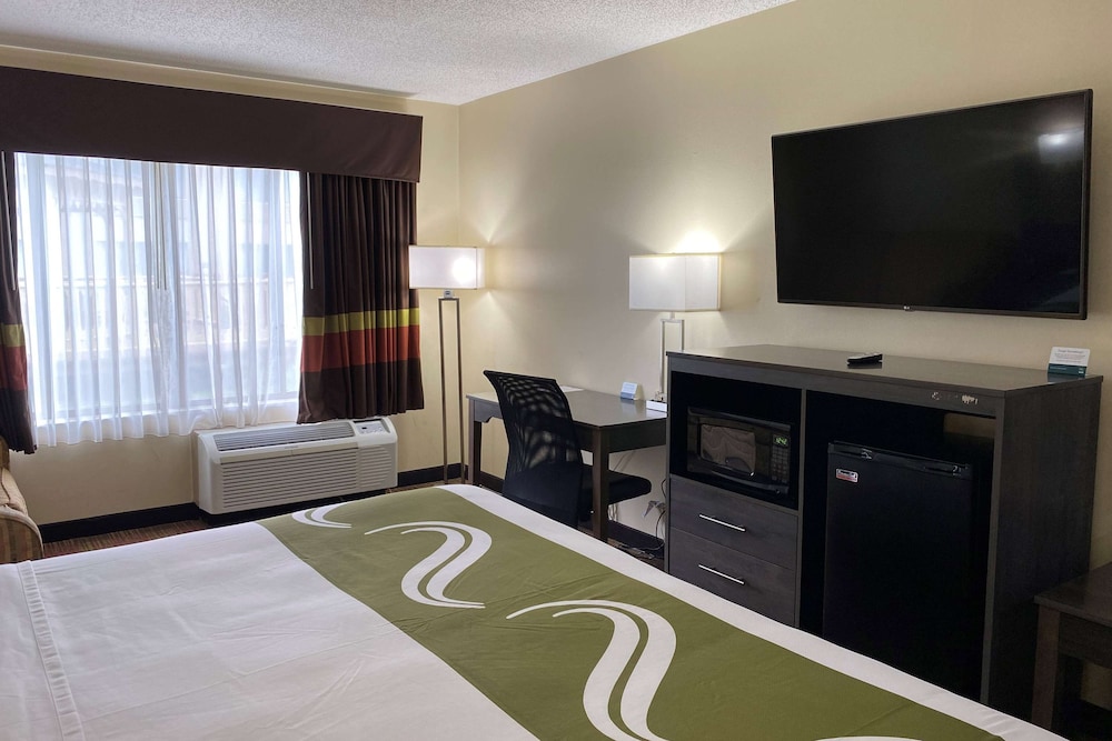 Room, 1 King Bed, Non Smoking - Photo 3