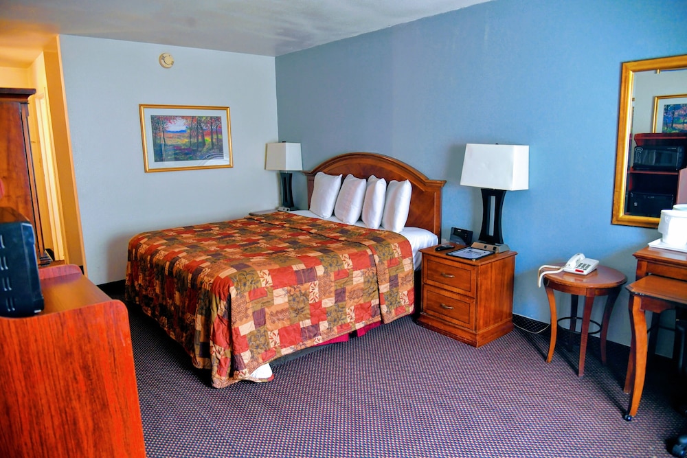 Suite, 1 King Bed, Non Smoking photo 1