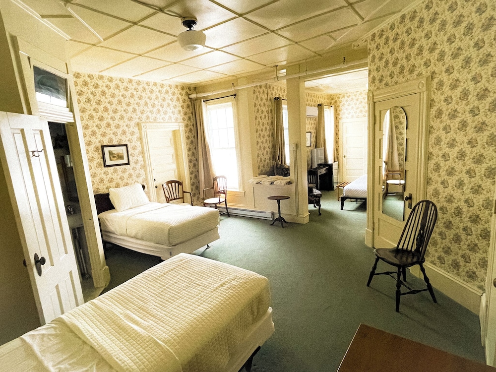 Family Room, Private Bathroom (Typical One Bed room)