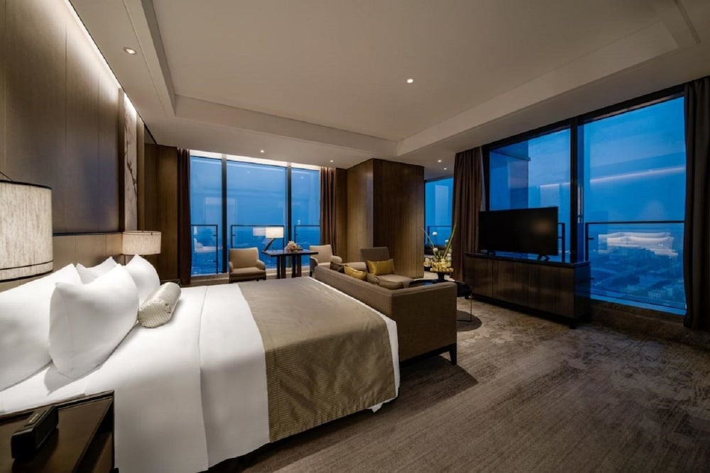 Golden Eagle Panoramic Room photo 2