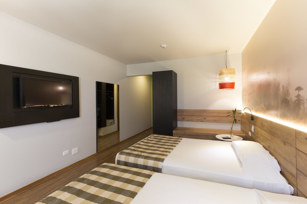 Executive Room, 2 Twin Beds - Photo 2