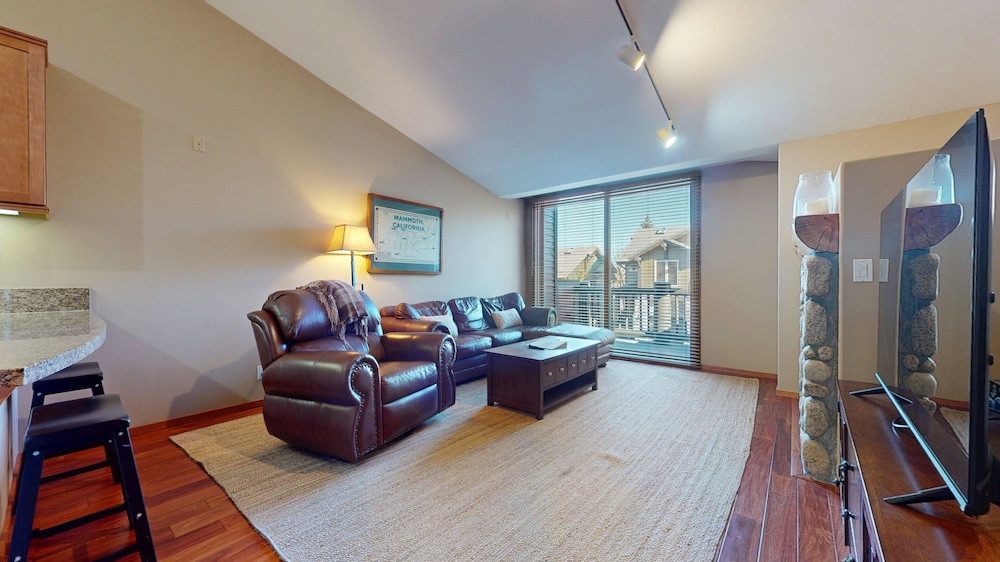 Condo, 2 Bedrooms