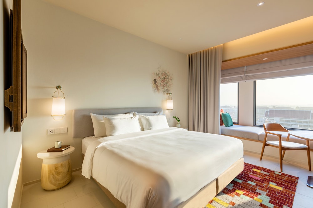 Deluxe Room, 1 King Bed - Photo 4