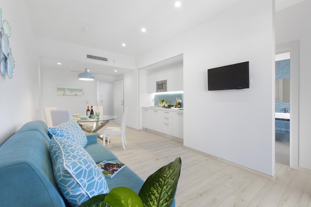 Apartment, Smoking