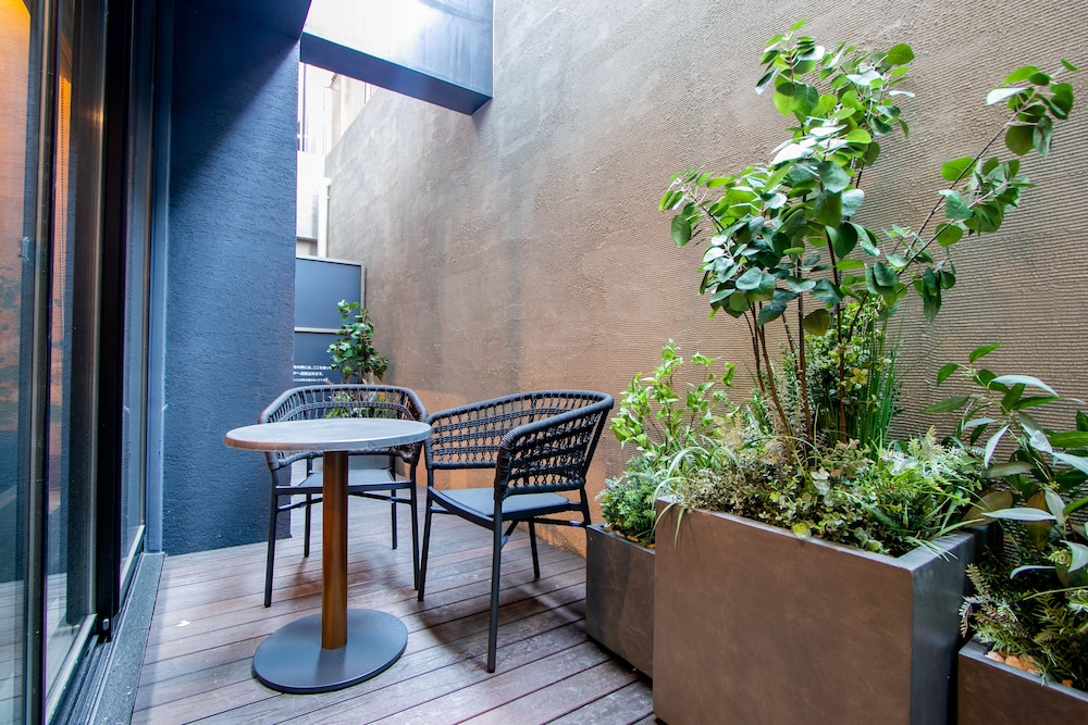Deluxe 1BR with 4beds (with Terrace & Private Sauna Experience 17:30-19:00), Non Smoking