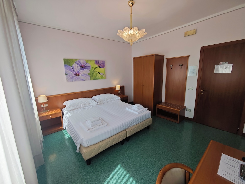Double or Twin Room photo 1