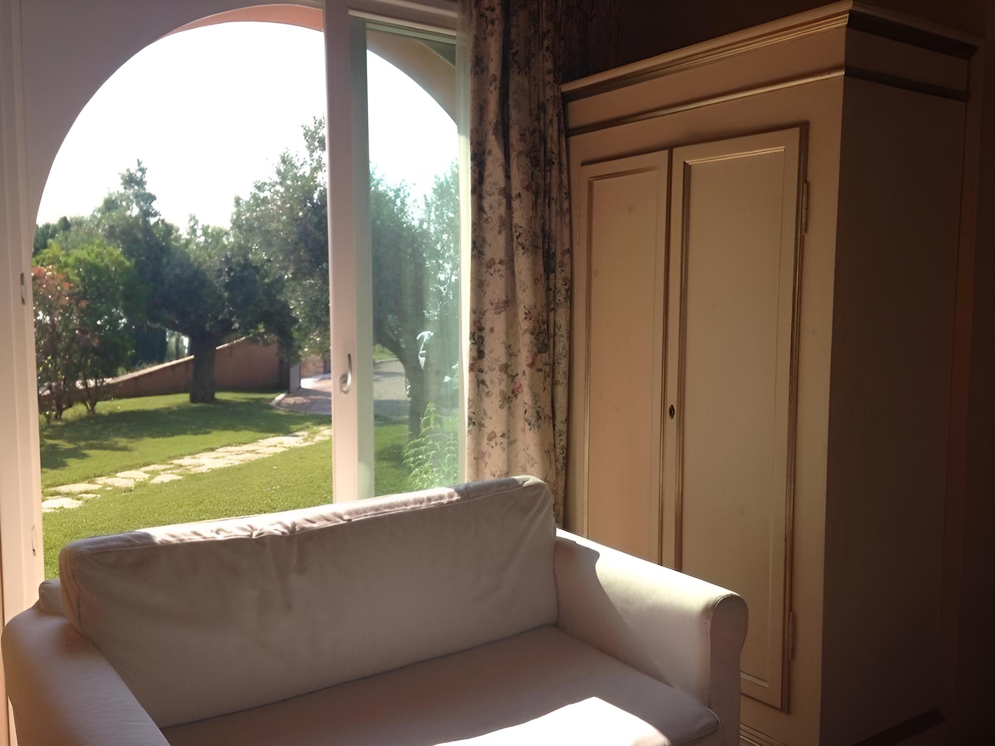 Triple Room, 1 Queen Bed with Sofa bed, Non Smoking photo 3