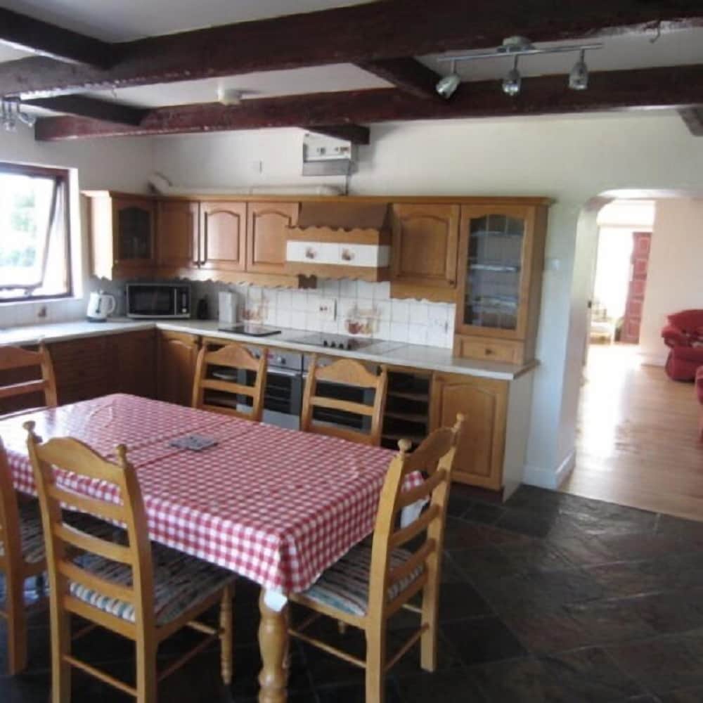 House, 5 Bedrooms (Sleeps up to 32) photo 3