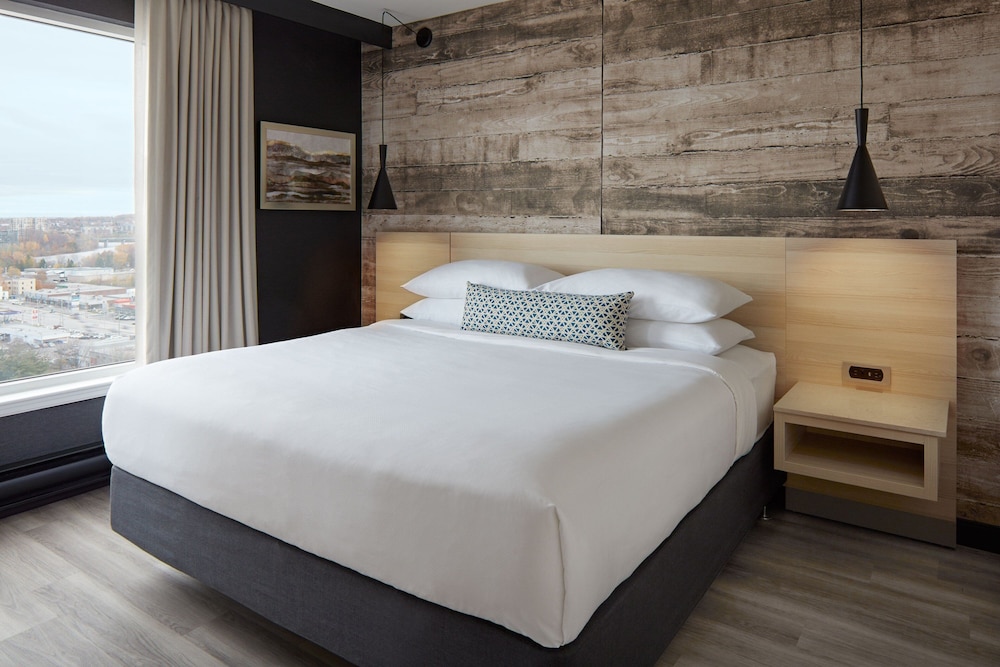 Suite, 1 Bedroom - Photo 1