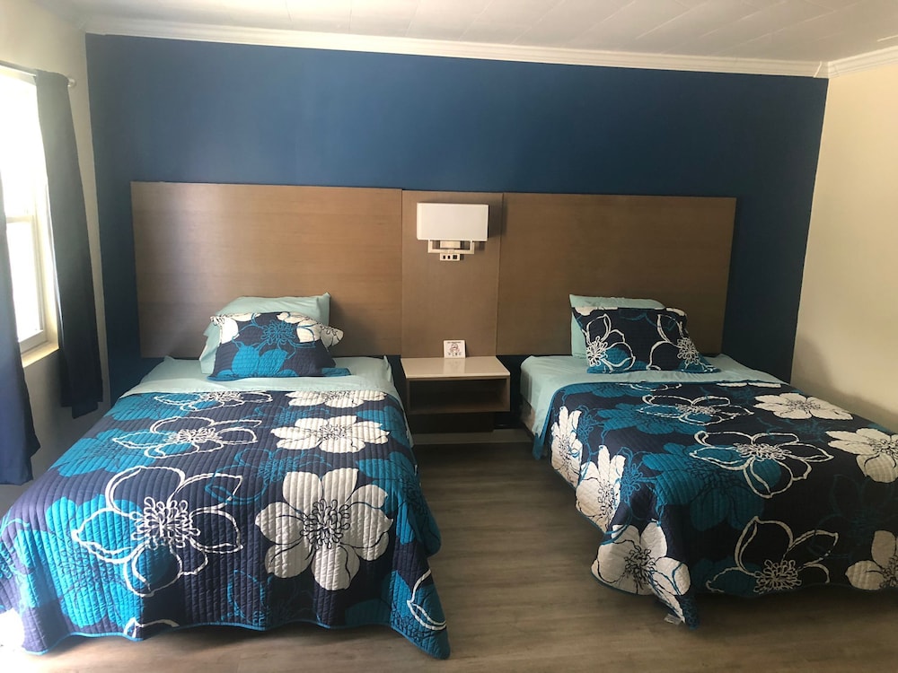Studio, 2 Queen Beds, Non Smoking, Kitchen photo 1