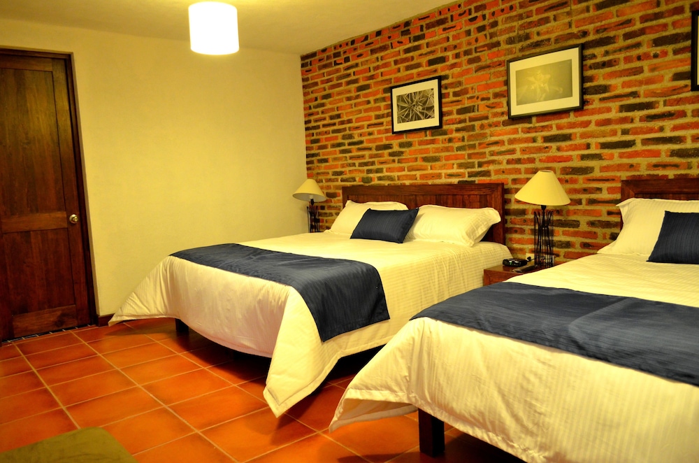 Double Room, Multiple Beds, Non Smoking photo 3