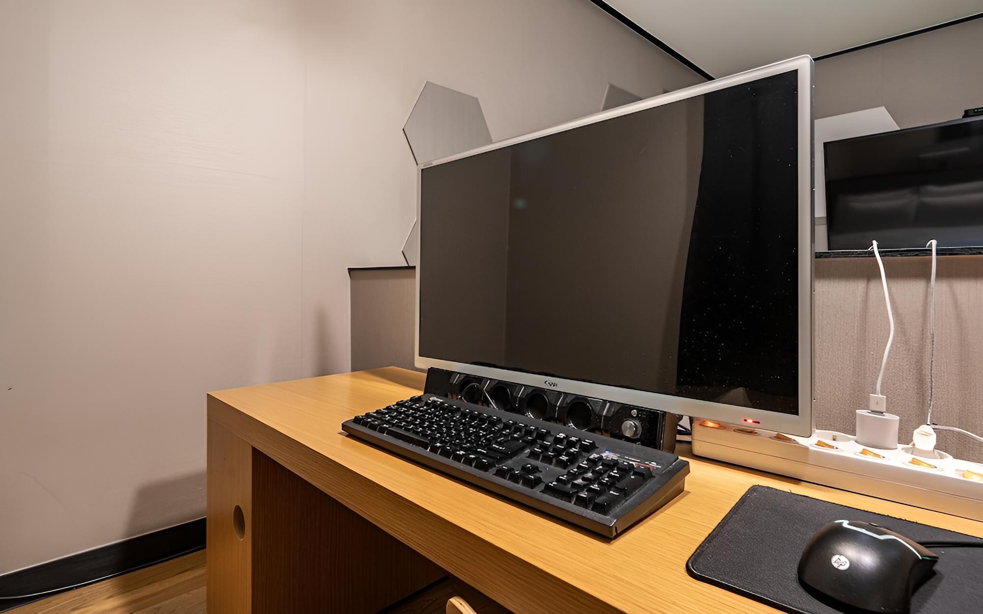 Room (Late check-out/Free viewing of 5 OTT )