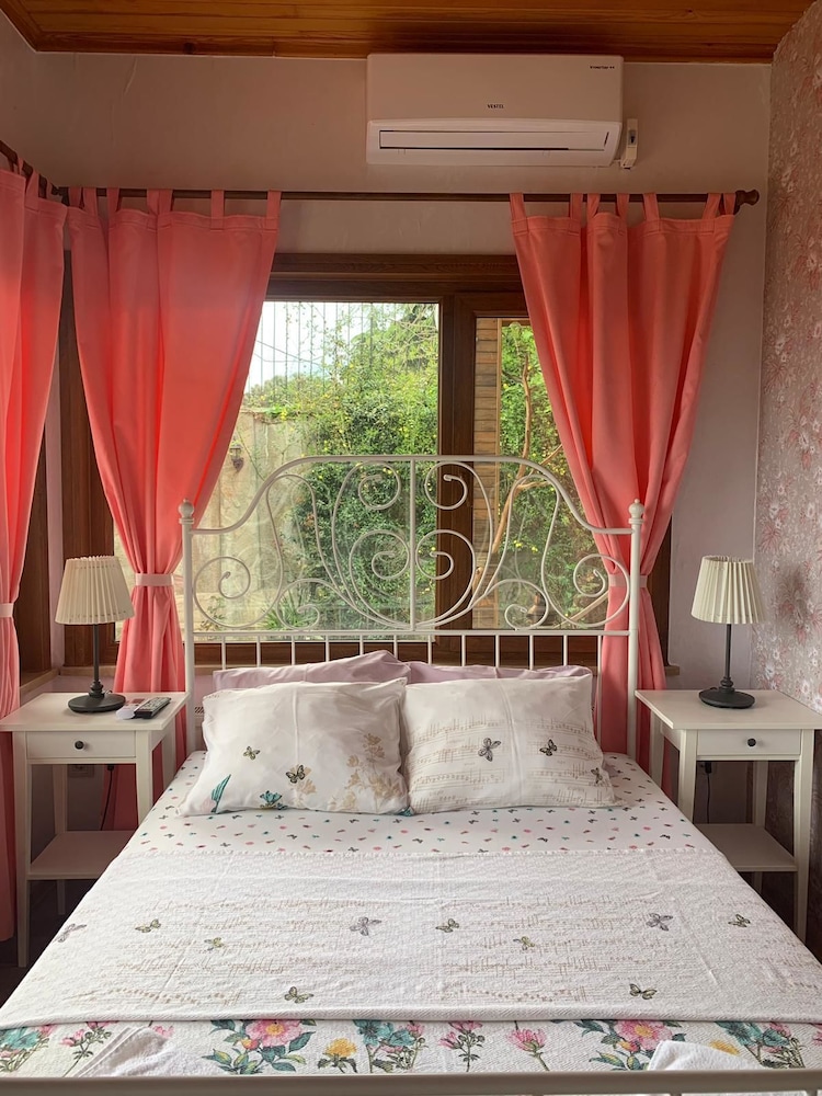Deluxe Room, 1 Queen Bed, Sea View