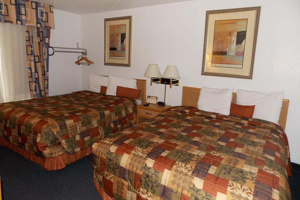 2 Queen Bed Non-Smoking photo 1