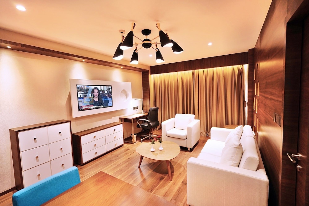Luxury Suite photo 1