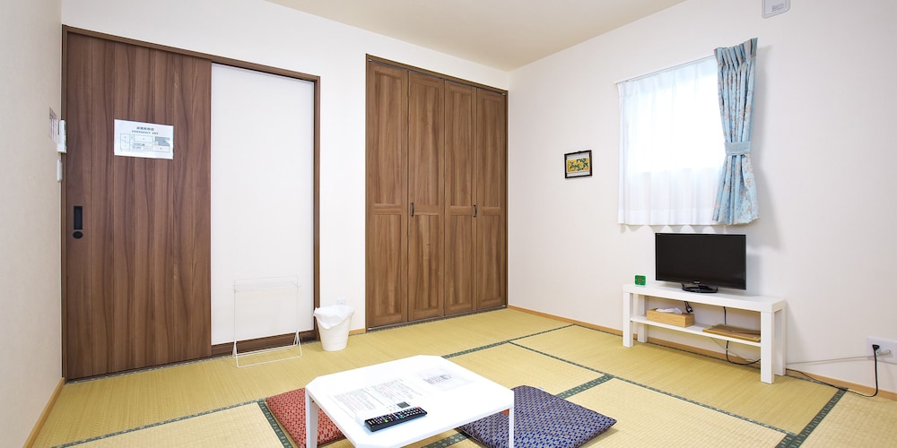 Private Japanese Style Room, Non Smoking (For 2-4 people, 8 tatami mats, Free Wi-Fi) photo 1