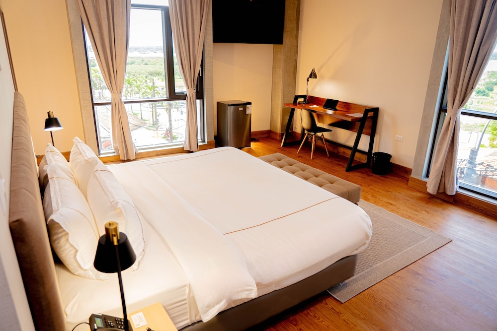 Suite Presidencial Contemporánea con vista al río (1 cama king) photo 1