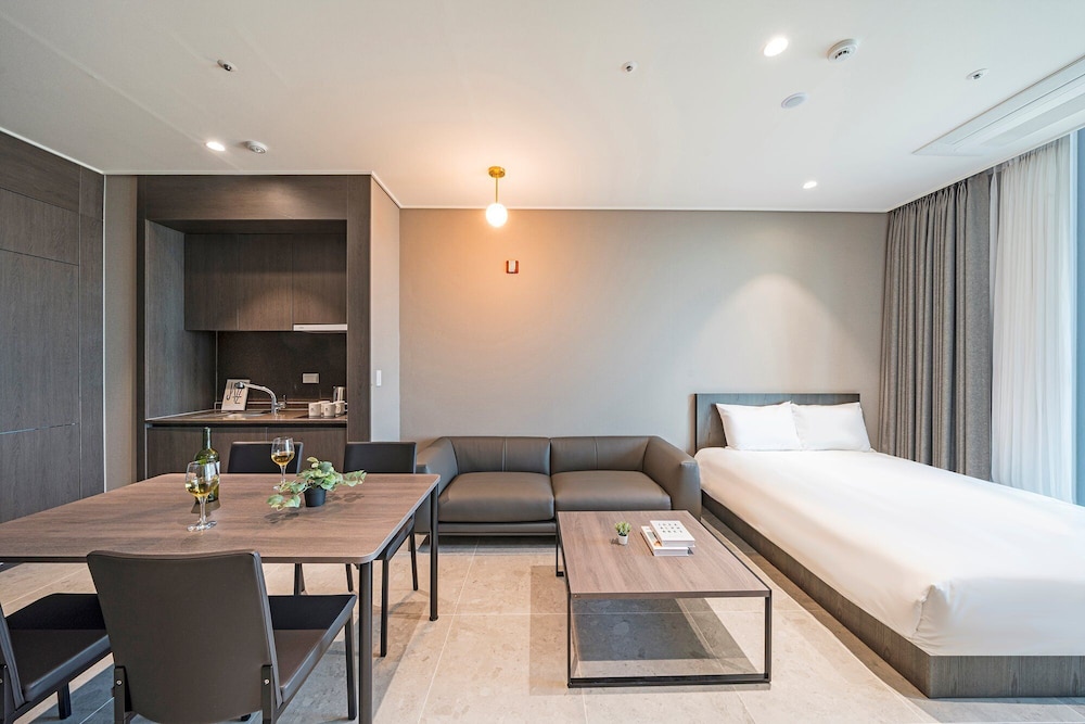 Oceanlake View Deluxe Family Suite