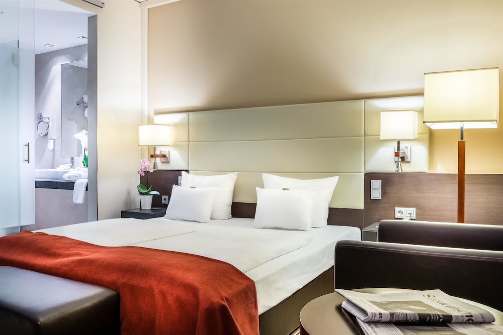 Suite, 2 Twin Beds, Bathtub - Photo 6