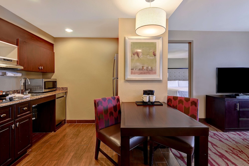 Suite, 1 King Bed, Accessible, Bathtub photo 3