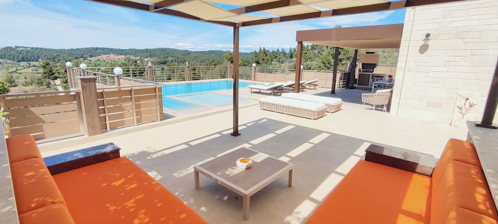 Luxury Villa, 3 Bedrooms, Pool View photo 3