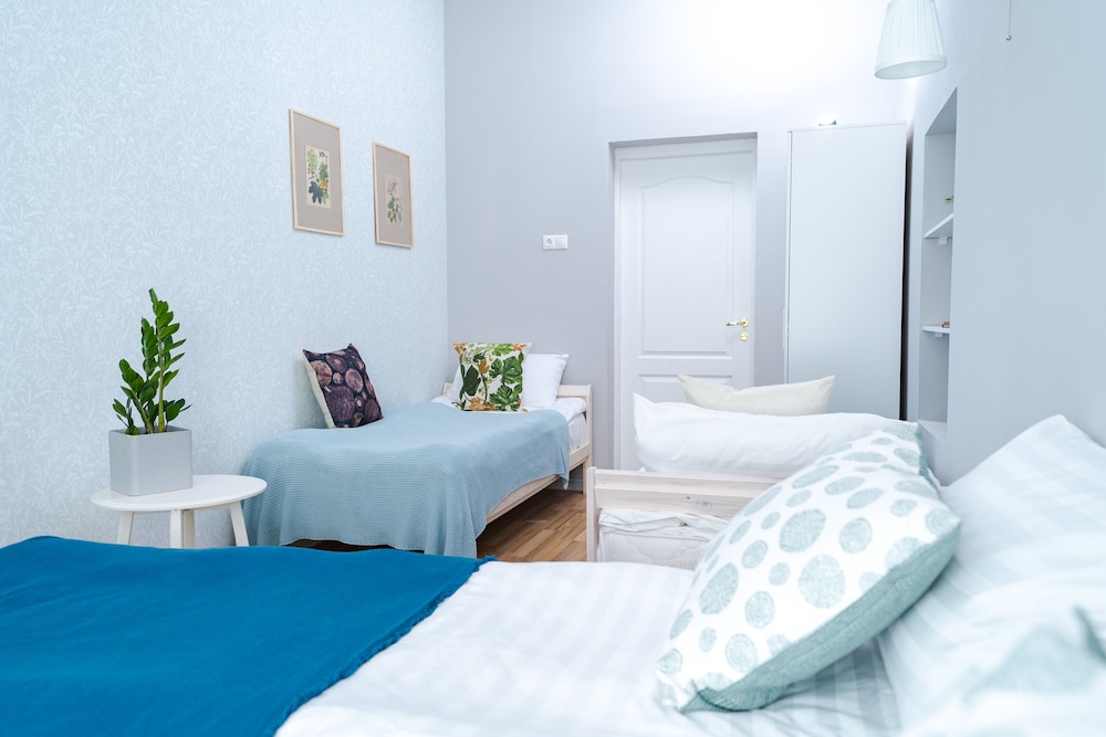 Superior Room, Shared Bathroom (Maple)