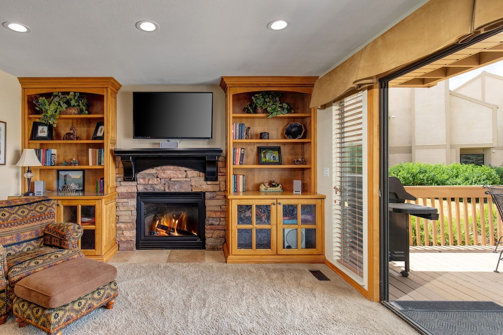 Condo, 2 Bedrooms