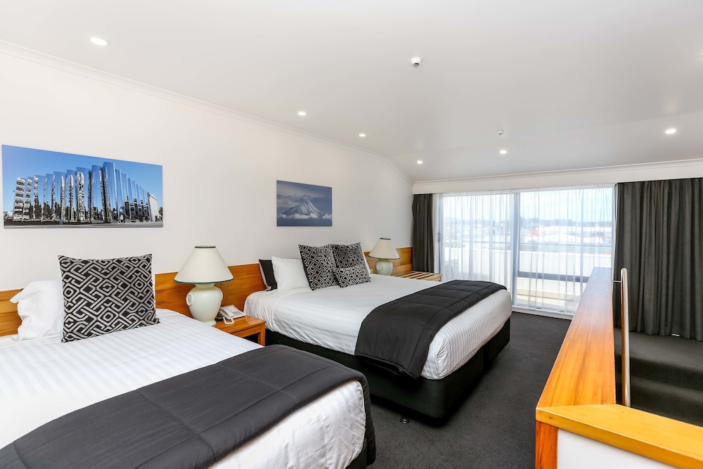 Plymouth Suite photo 3