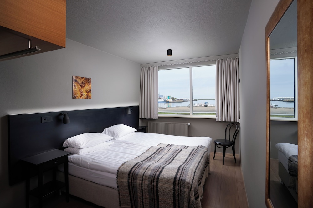 Double Room (with Glacier View) photo 2
