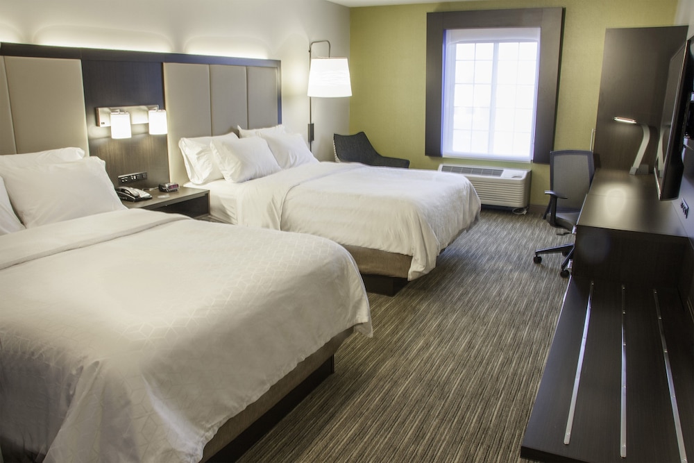 Suite, 2 Queen Beds, Non Smoking photo 2