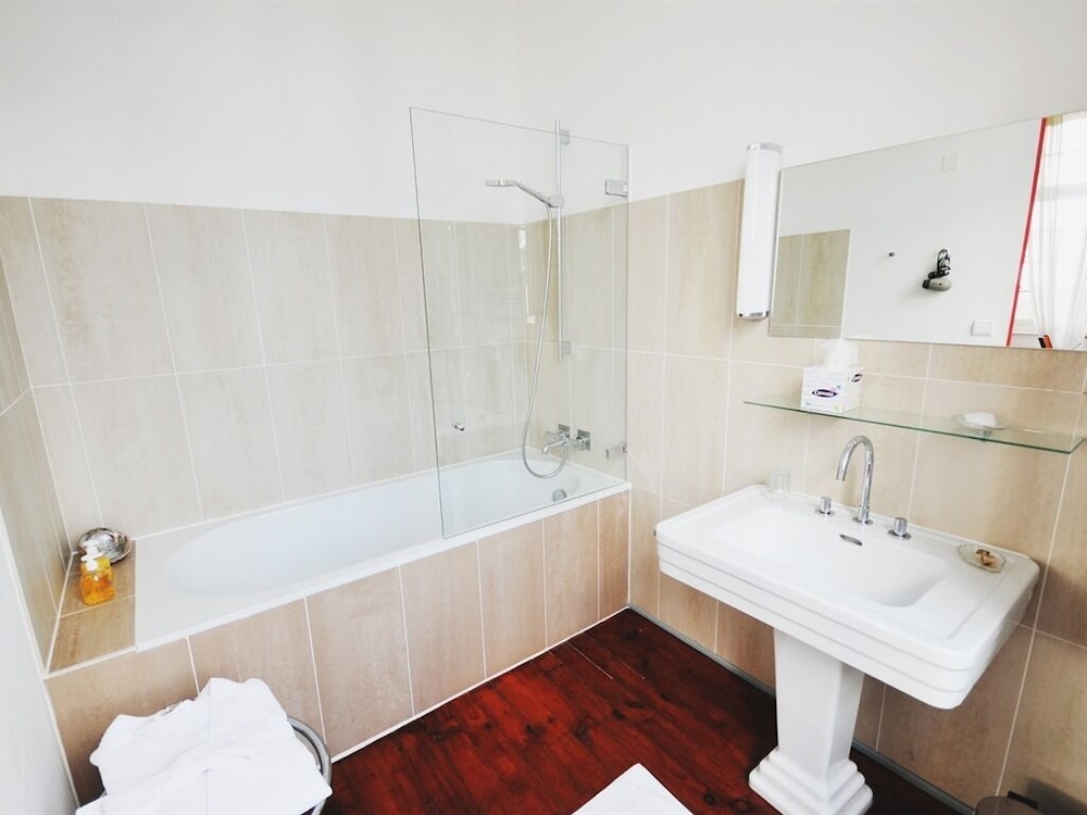 Deluxe Double Room, Private Bathroom photo 2