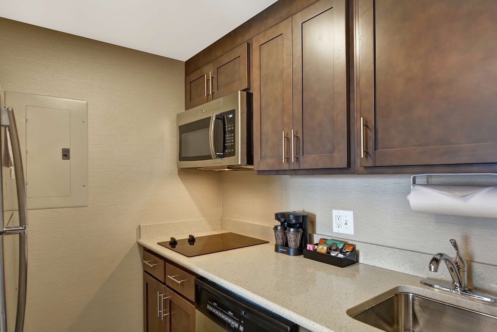 Suite, 1 King Bed, Accessible, Bathtub - Photo 4