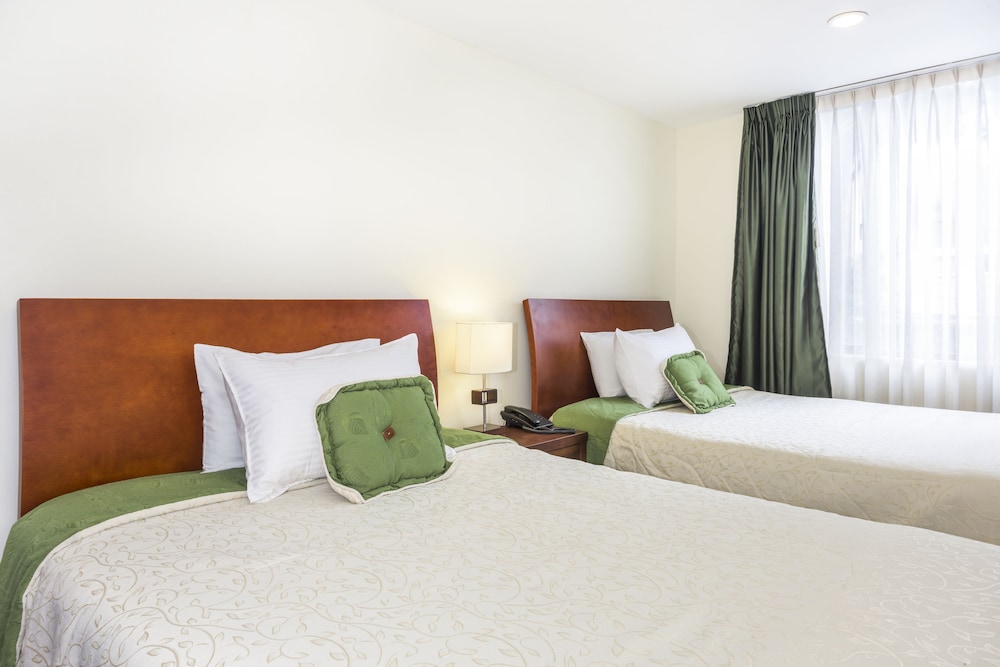 Room, 2 Double Beds - Photo 4