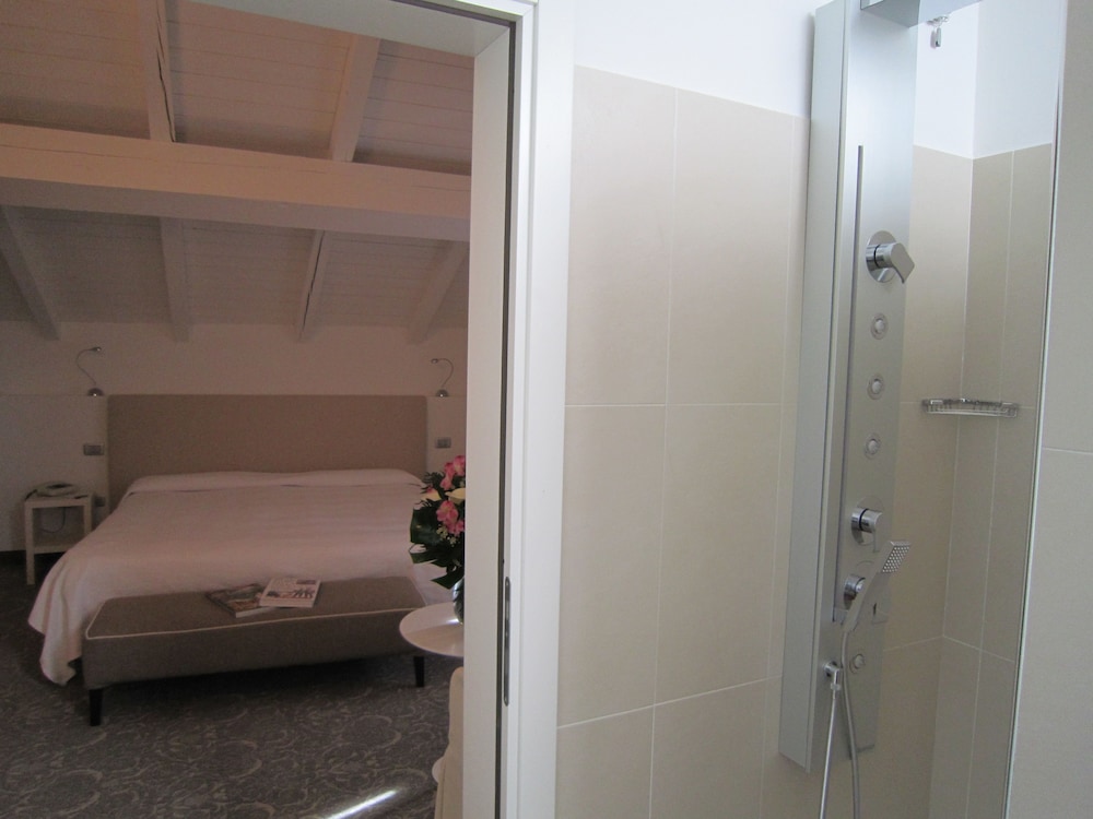 Superior Double or Twin Room - Photo 3
