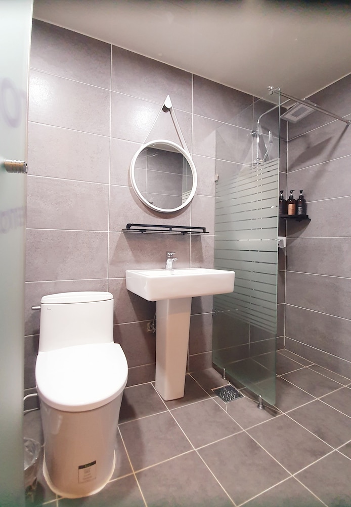 Premium Twin Room - Photo 4
