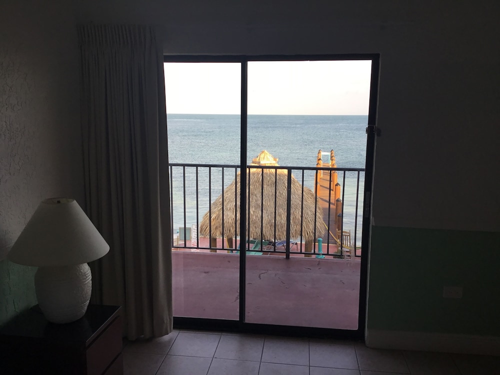 Suite, 1 King Bed, Non Smoking photo 3