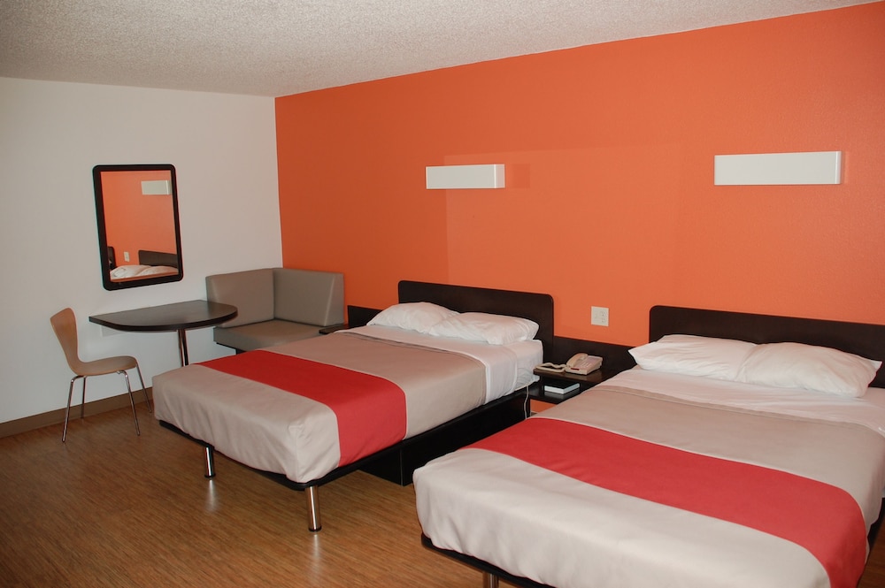 Standard Room, 2 Queen Beds, Non Smoking - Photo 11