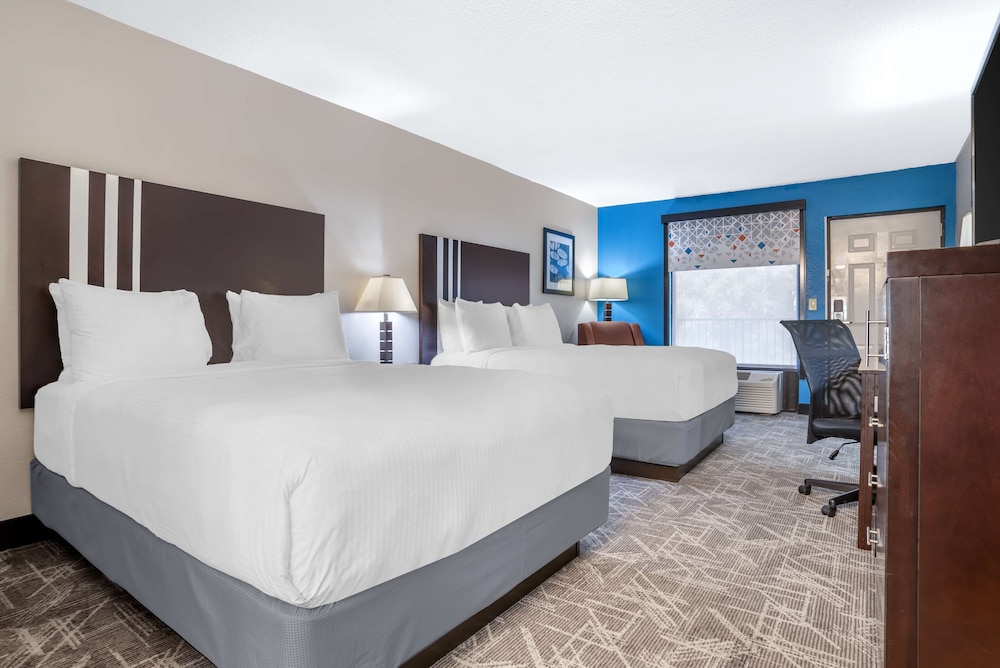 Standard Room, 2 Queen Beds, Non Smoking, Refrigerator & Microwave photo 3
