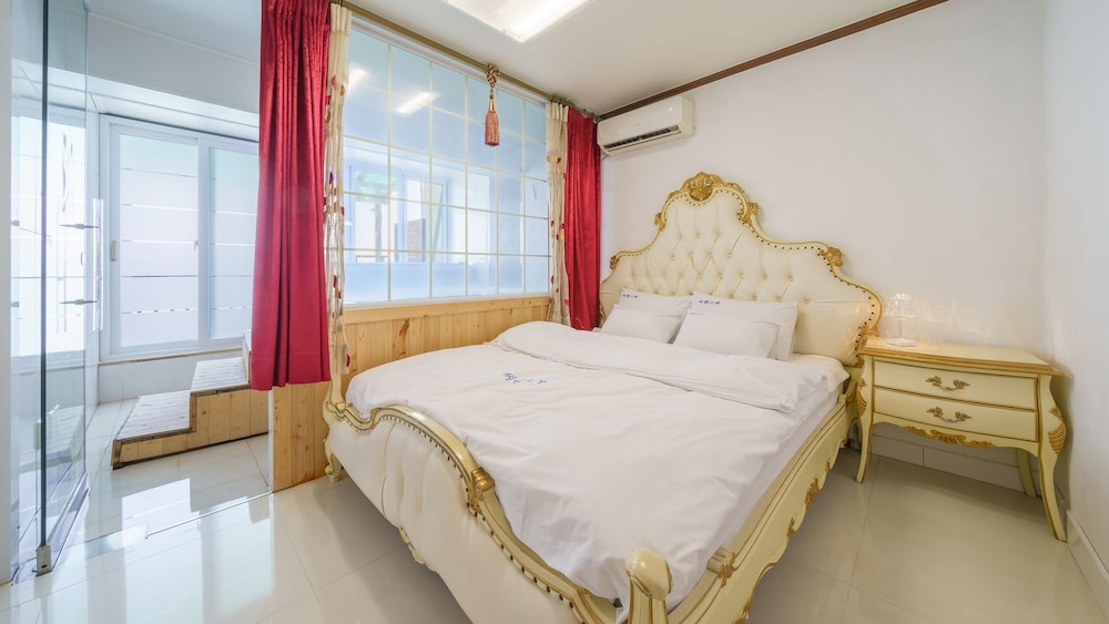 Basic Room, 1 Bedroom (203 Vikingblue) - Photo 8