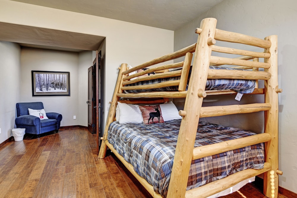 Cabin, 5 Bedrooms photo 3