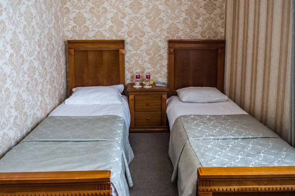 Economy Twin Room photo 1