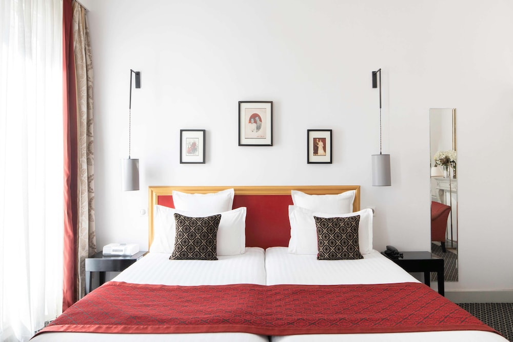 Superior Twin room - Complimentary soft minibar, courtesy tray, Chromecast - Snacks, digital press photo 1